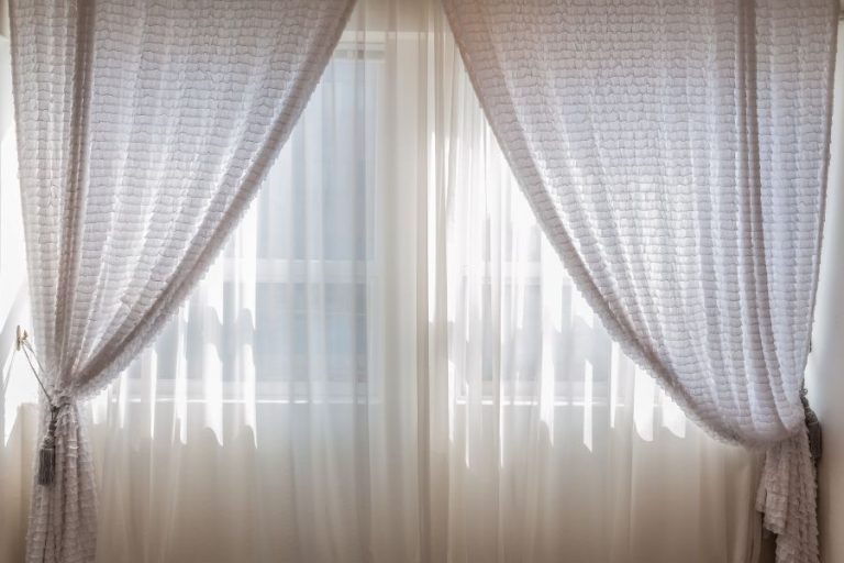 Cortinas a medida para casas modernas: la clave para crear espacios elegantes y funcionales