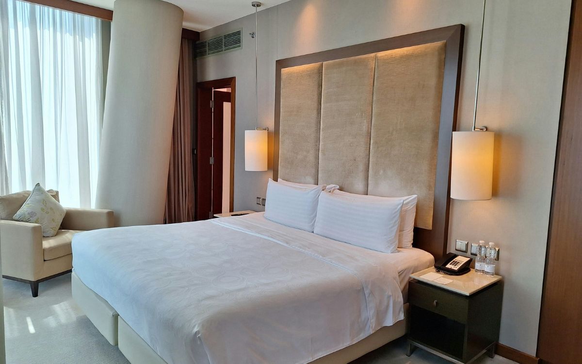 habitación con cama doble