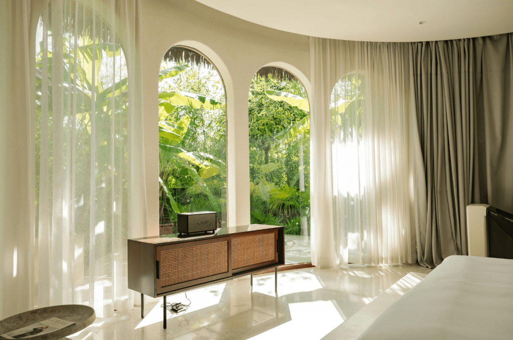 Diseño cortinas a medida para hogares elegantes y luminosos