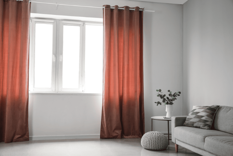 Diseño cortinas a medida para hogares elegantes y luminosos