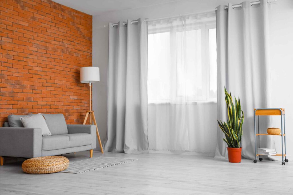 Diseño cortinas a medida para hogares elegantes y luminosos
